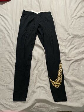 Nike Leopard Print Swoosh Leggings